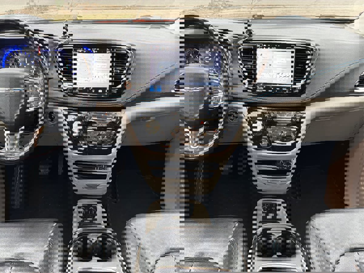 Used 2021 Chrysler Pacifica Touring-L image 17