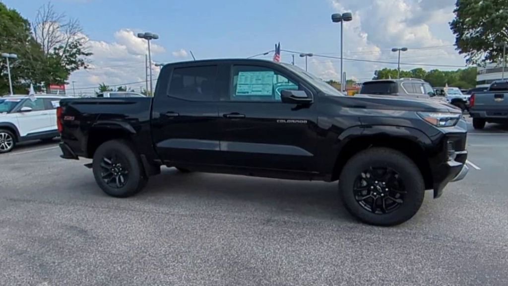 New 2025 Chevrolet Colorado Z71 w/ Midnight Edition image 2
