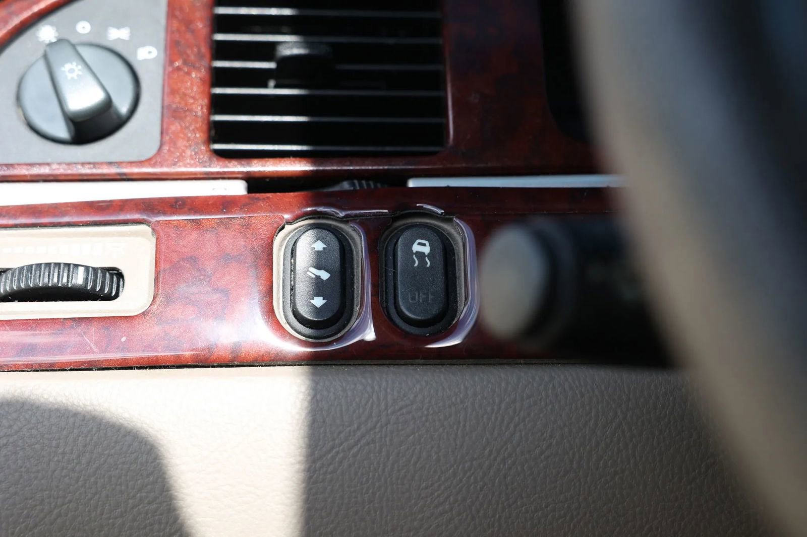 Used 2003 Lincoln Town Car Executive image 35