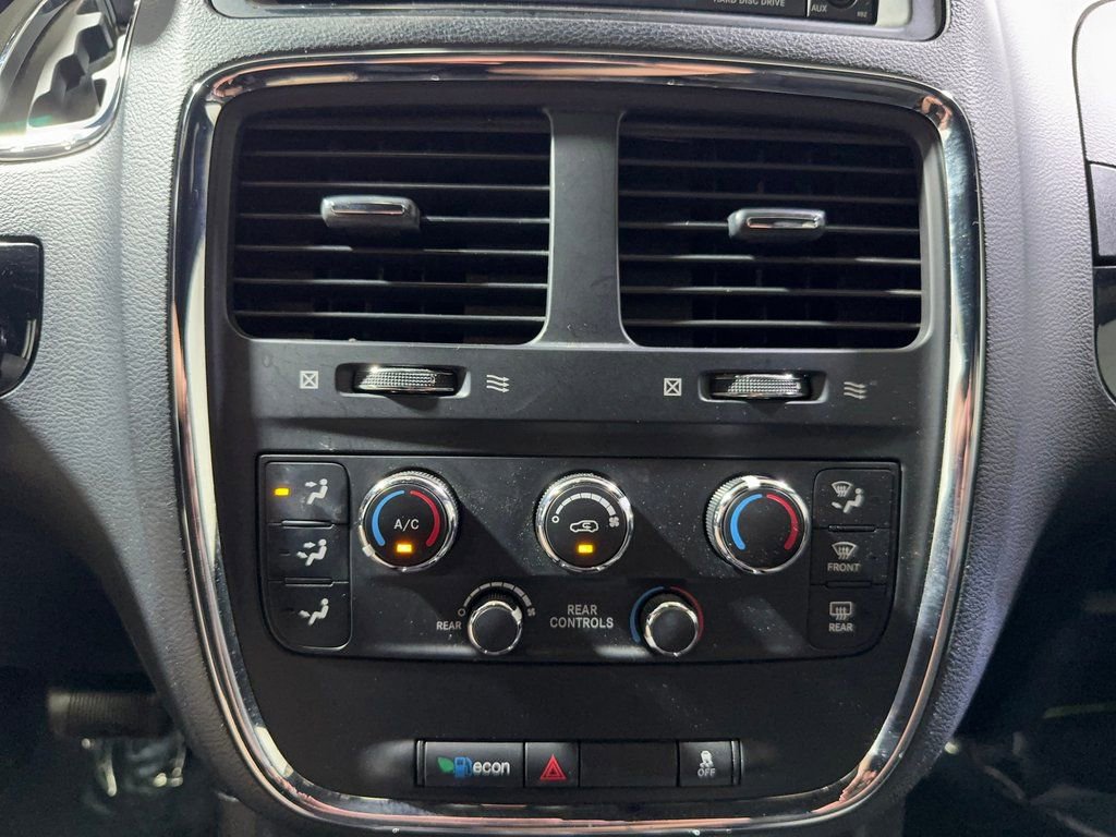 Used 2018 Dodge Grand Caravan SXT w/ Blacktop Package image 18