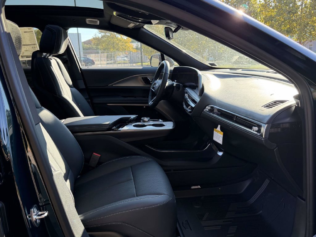 New 2027 Cadillac Lyriq Premium Luxury w/ LPO, Floor Liner Package AWD/4WD image 10