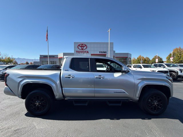 Used 2025 Toyota Tacoma SR5 AWD/4WD image 3