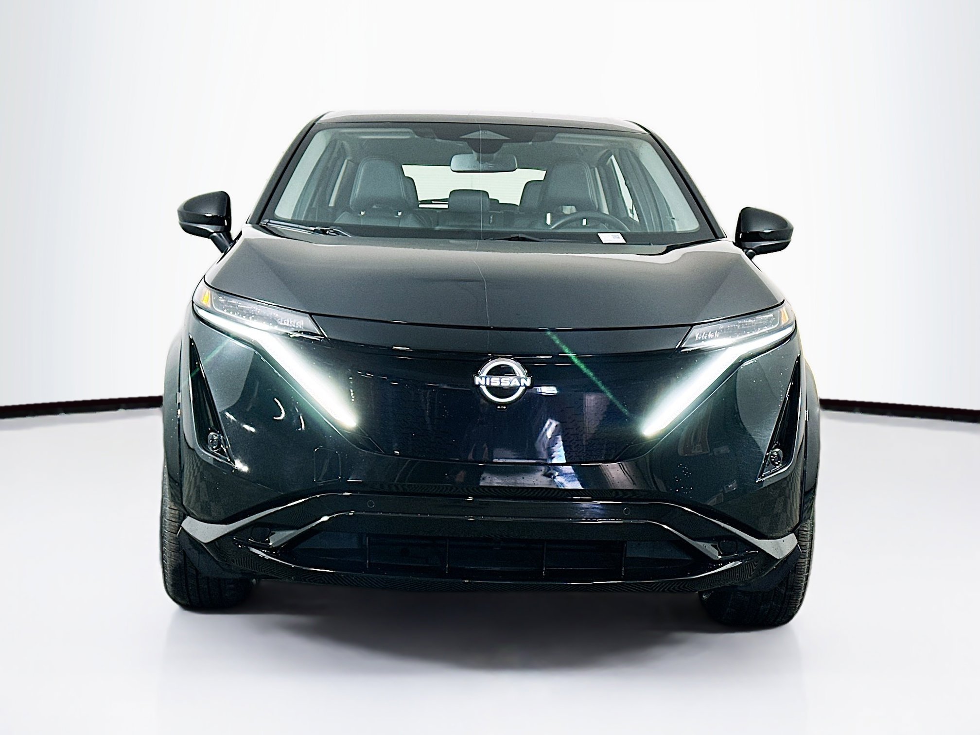 Used 2023 Nissan Ariya AWD image 2