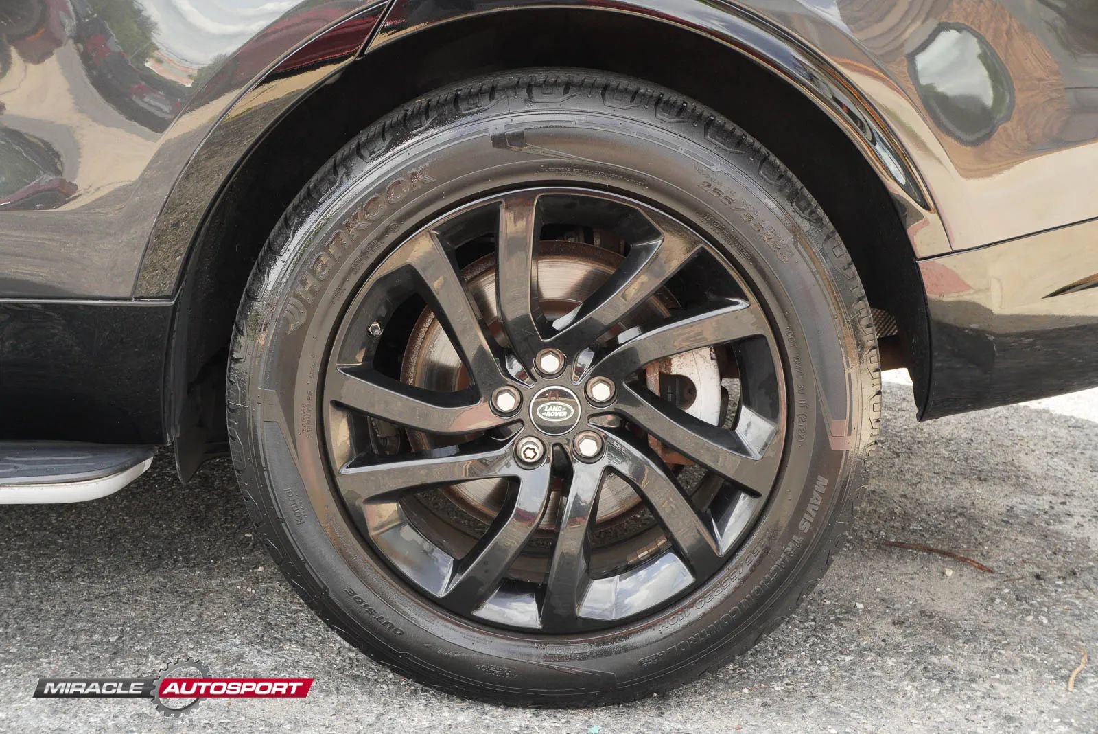 Used 2020 Land Rover Discovery Landmark AWD/4WD image 12
