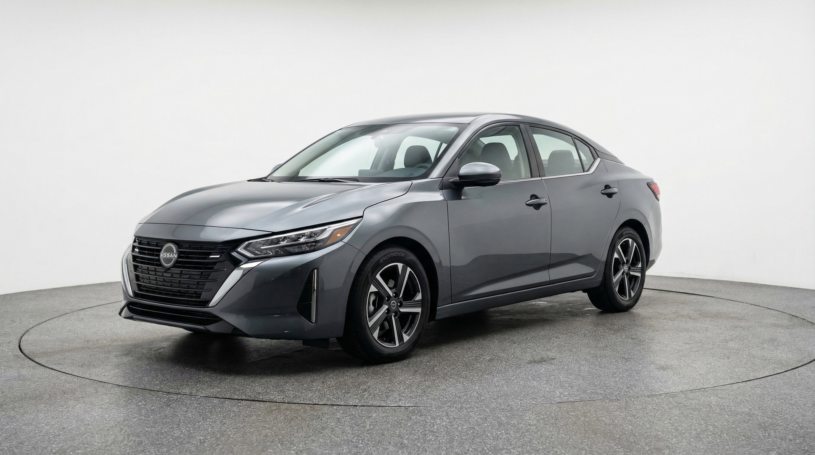 Used 2025 Nissan Sentra SV image 3