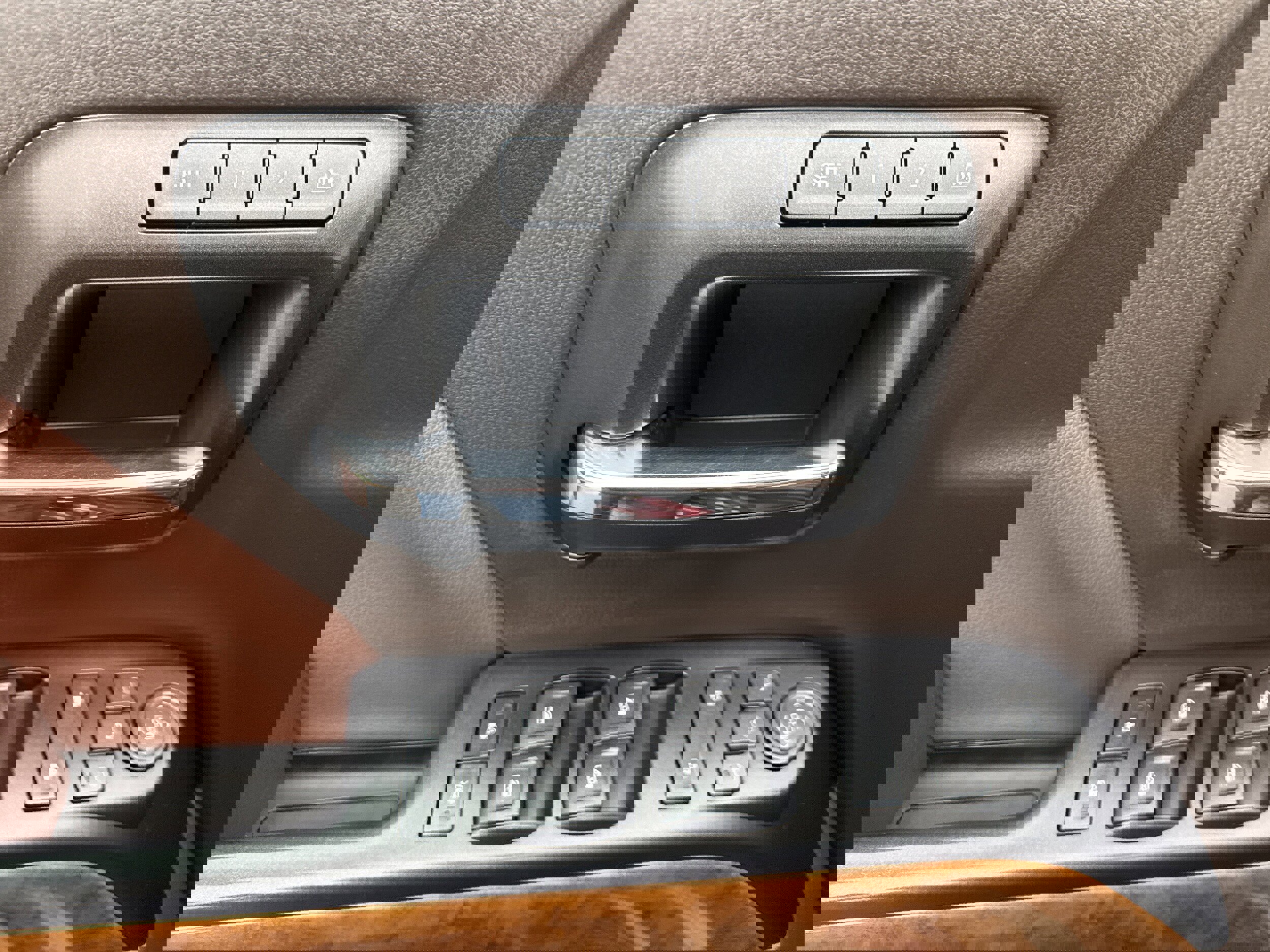 Used 2015 Chevrolet Silverado 1500 High Country w/ High Country Premium Package image 7