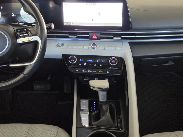 Used 2022 Hyundai Elantra Limited FWD image 13