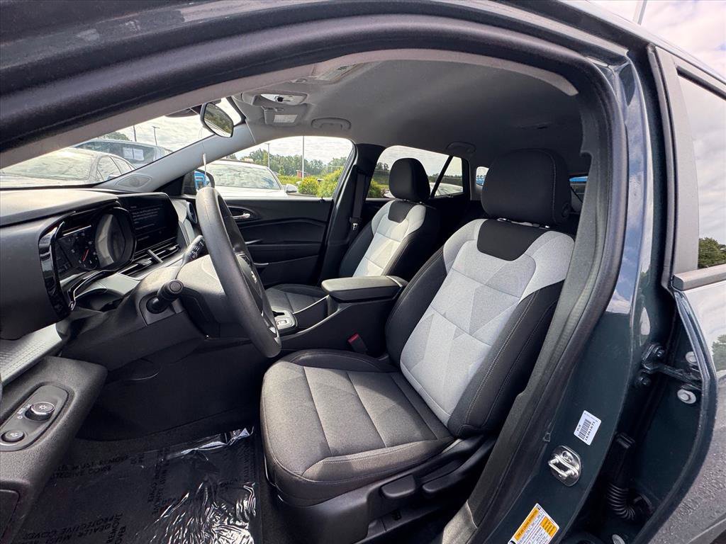 Used 2026 Chevrolet Trax LS FWD image 14