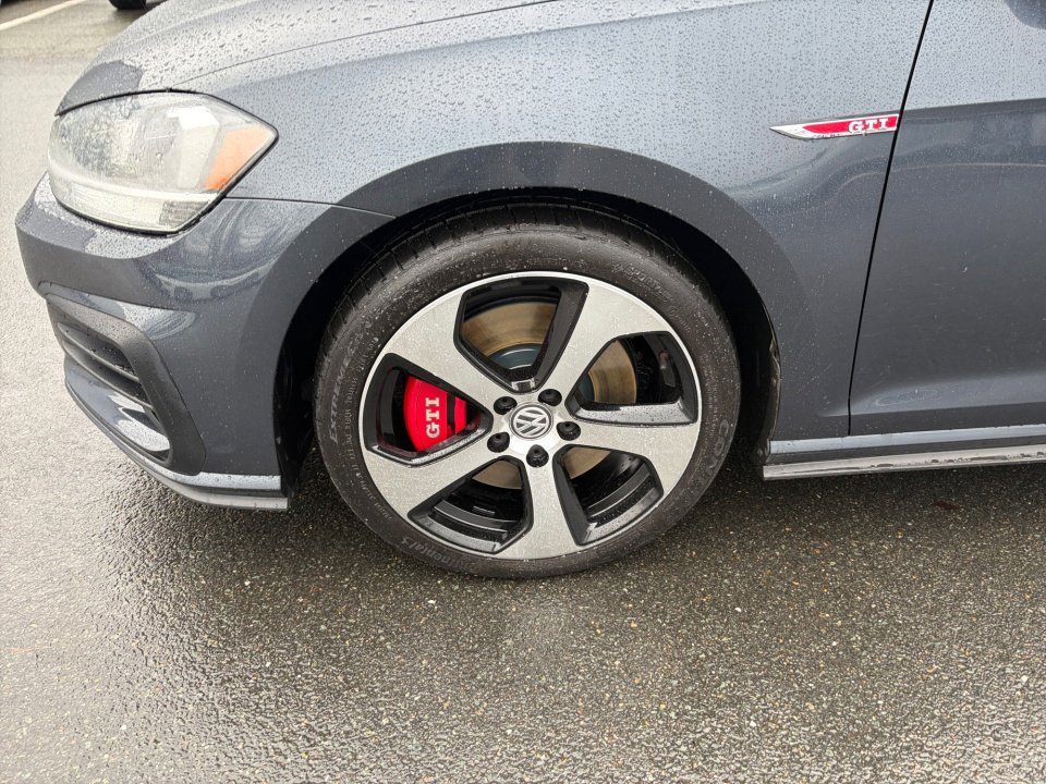 Used 2019 Volkswagen GTI SE FWD image 27