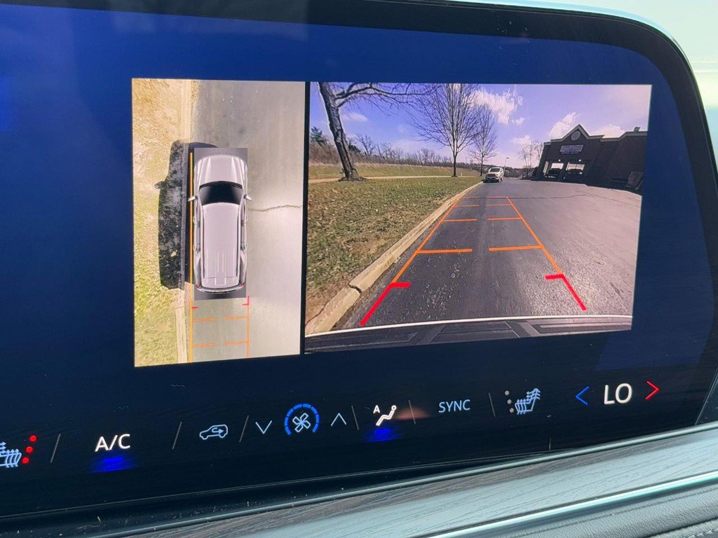 Used 2025 Chevrolet Tahoe LT image 23