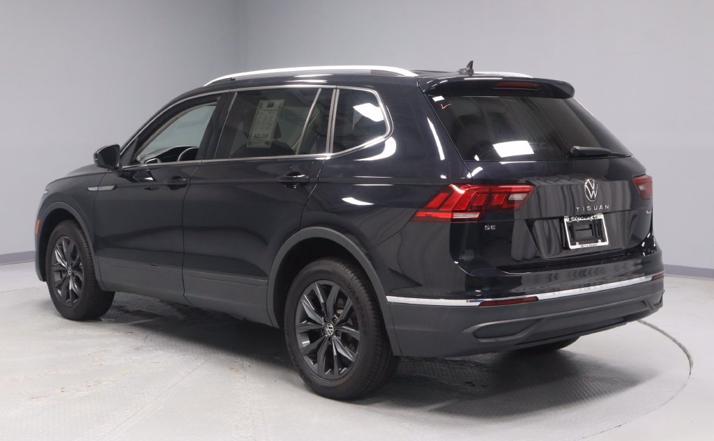 Used 2022 Volkswagen Tiguan SE w/ Panoramic Sunroof Package AWD/4WD image 8