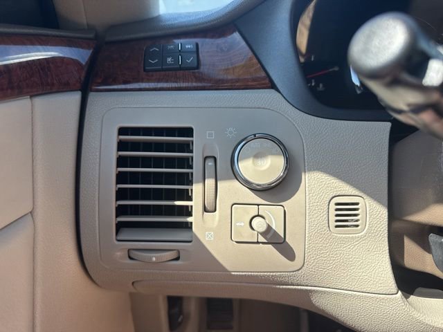 Used 2006 Cadillac DTS w/ Trunk Convenience Package FWD image 22