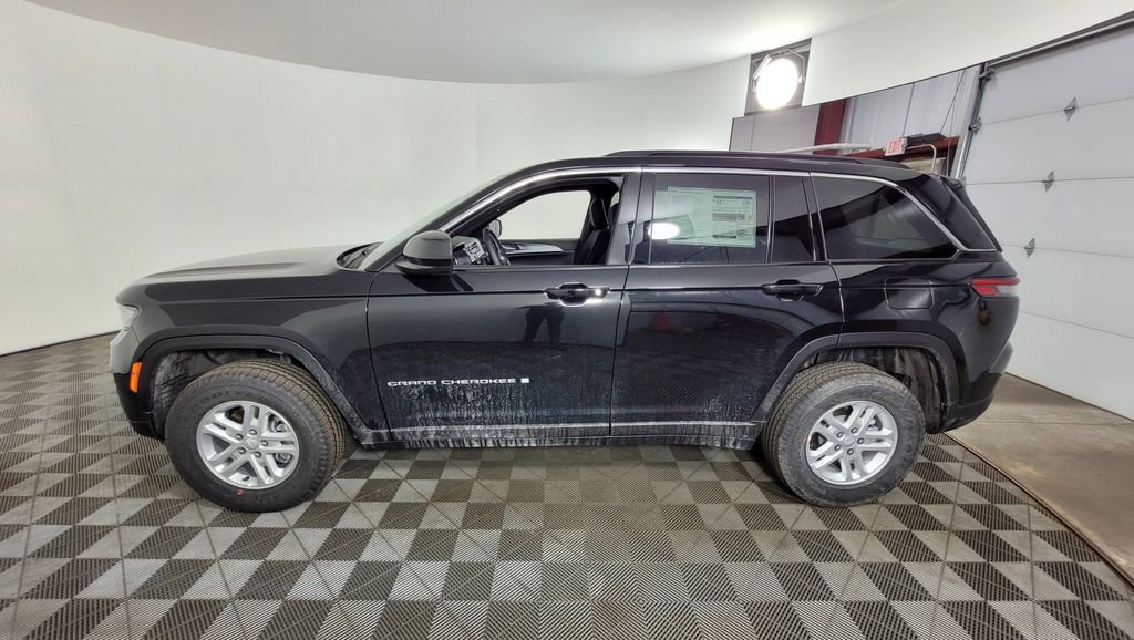 New 2025 Jeep Grand Cherokee Laredo w/ Luxury Tech Group I image 4