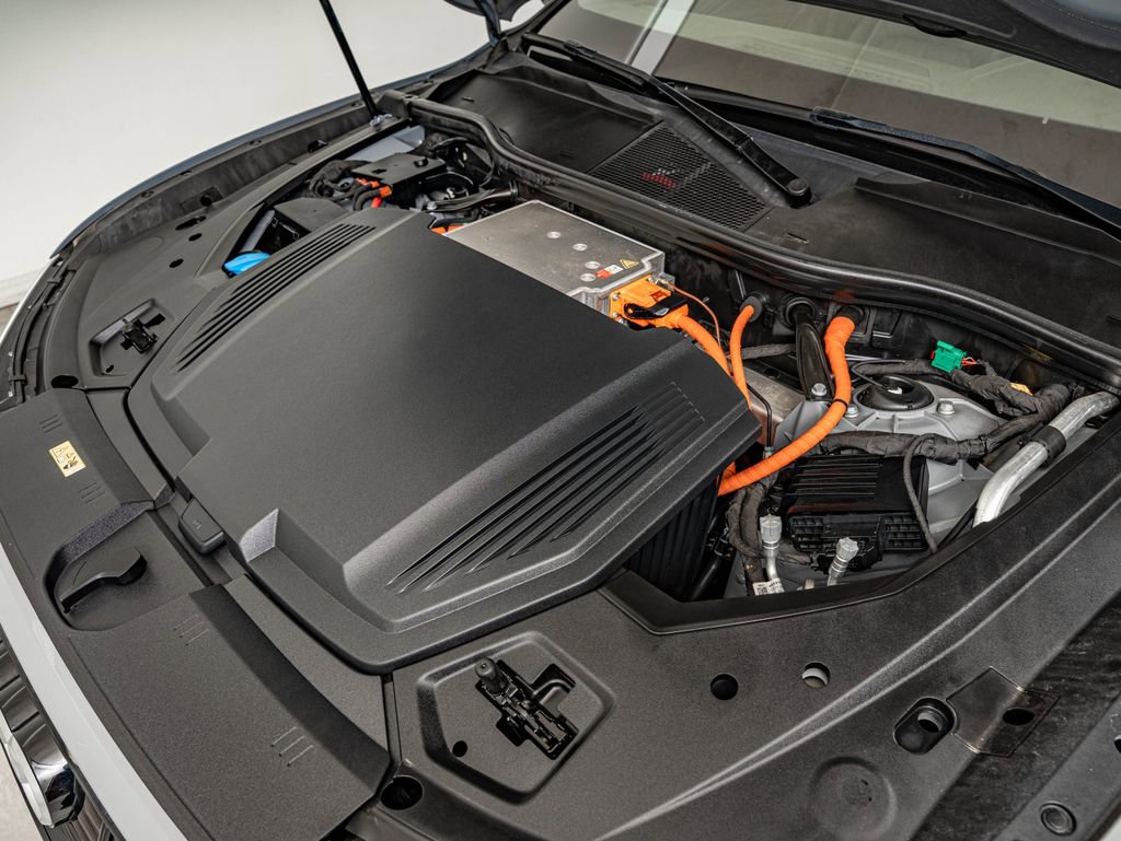 Used 2022 Audi e-tron Premium Plus w/ Premium Plus Package image 41