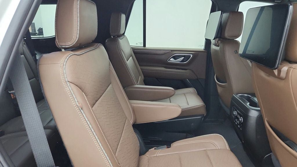 Used 2024 Chevrolet Tahoe High Country w/ Advanced Technology Package AWD/4WD image 31