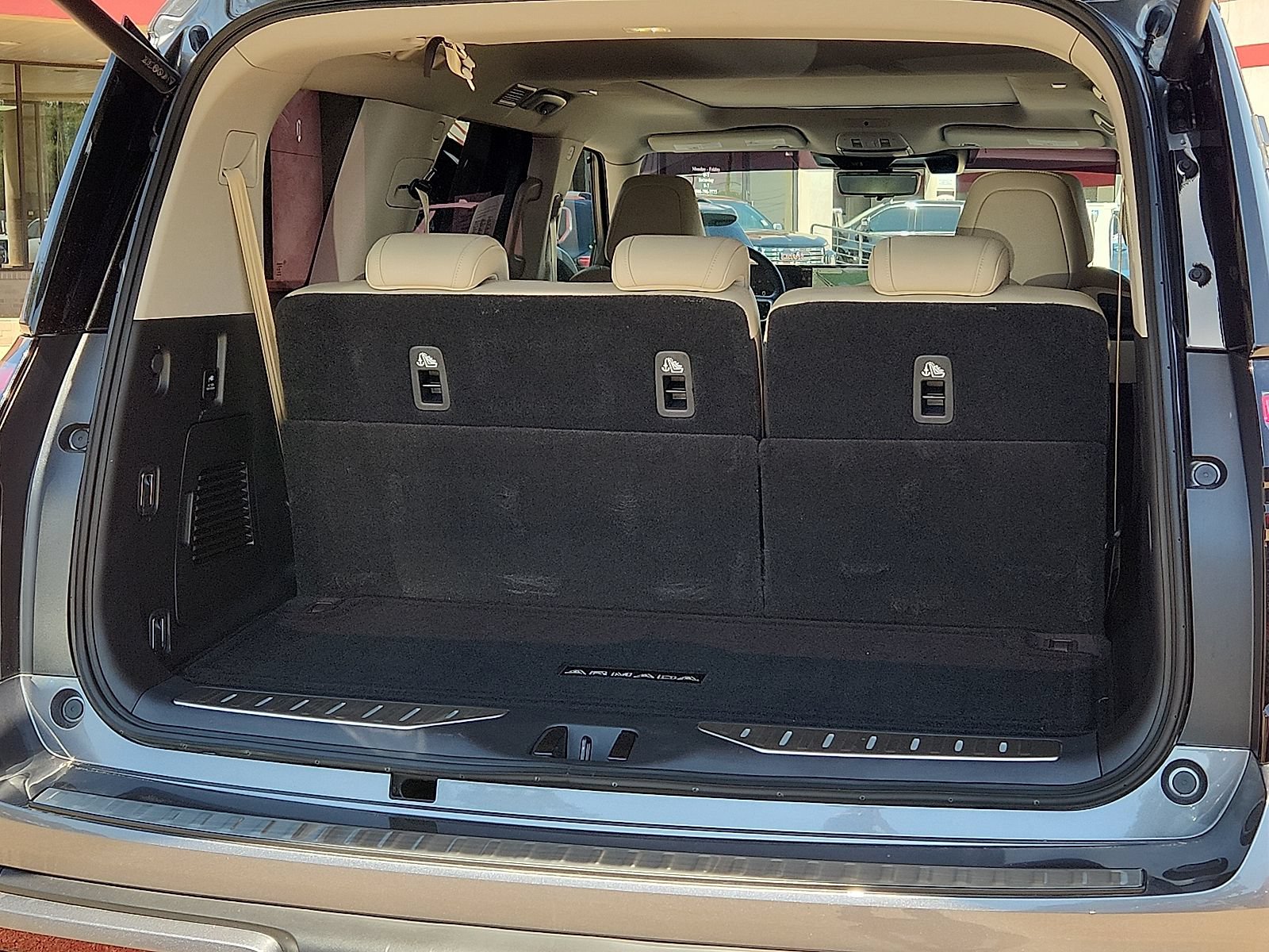 Used 2025 Nissan Armada Platinum w/ Convenience Package RWD image 10
