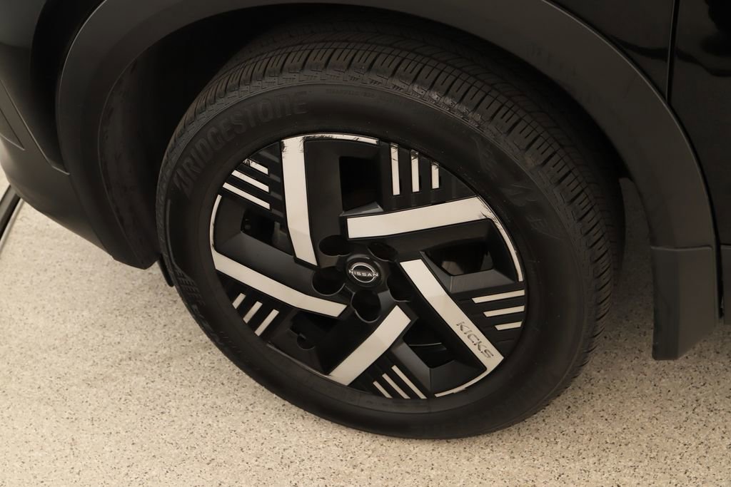 Used 2025 Nissan Kicks SV FWD image 34