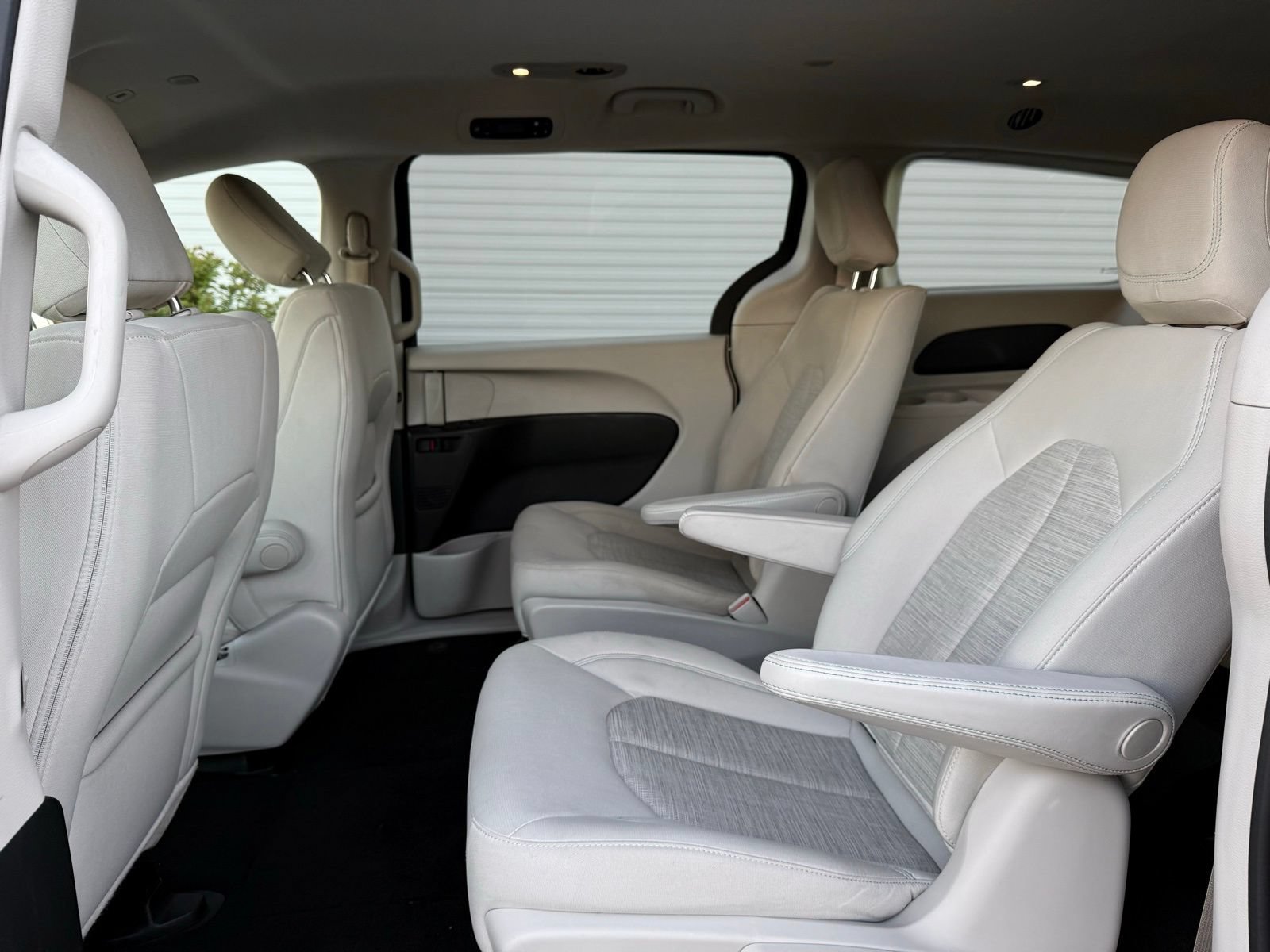 Used 2018 Chrysler Pacifica Touring Plus FWD image 19