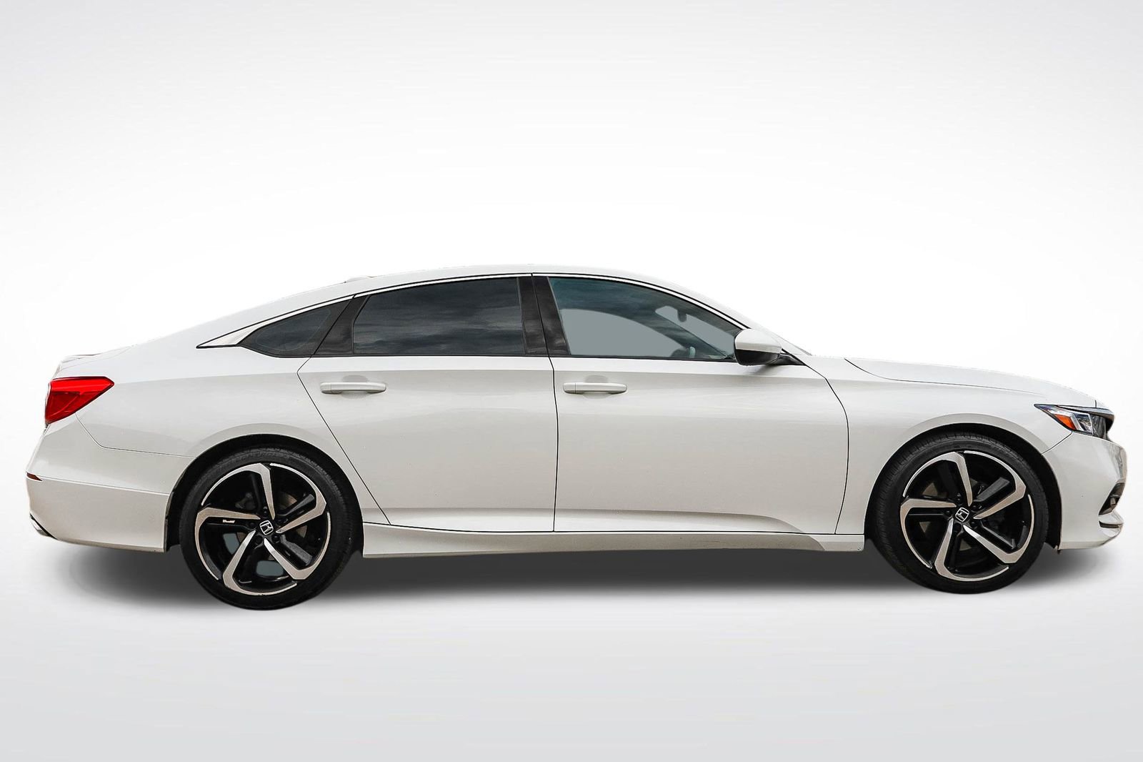 Used 2018 Honda Accord Sport image 4