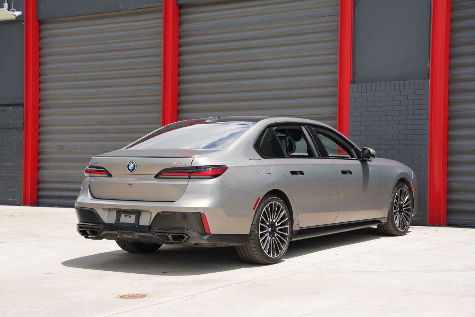 Used 2025 BMW 760i xDrive w/ Executive Package AWD/4WD image 8