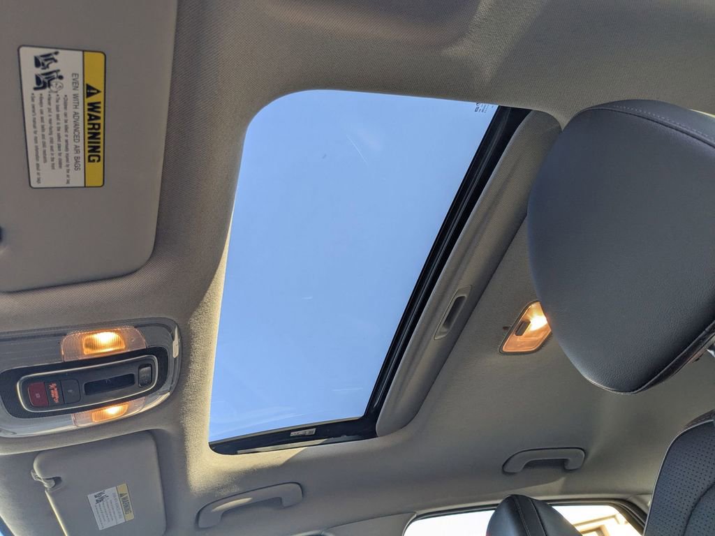 Used 2025 Hyundai Elantra Limited image 21