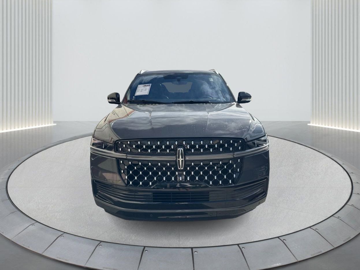 Used 2025 Lincoln Navigator Black Label image 1