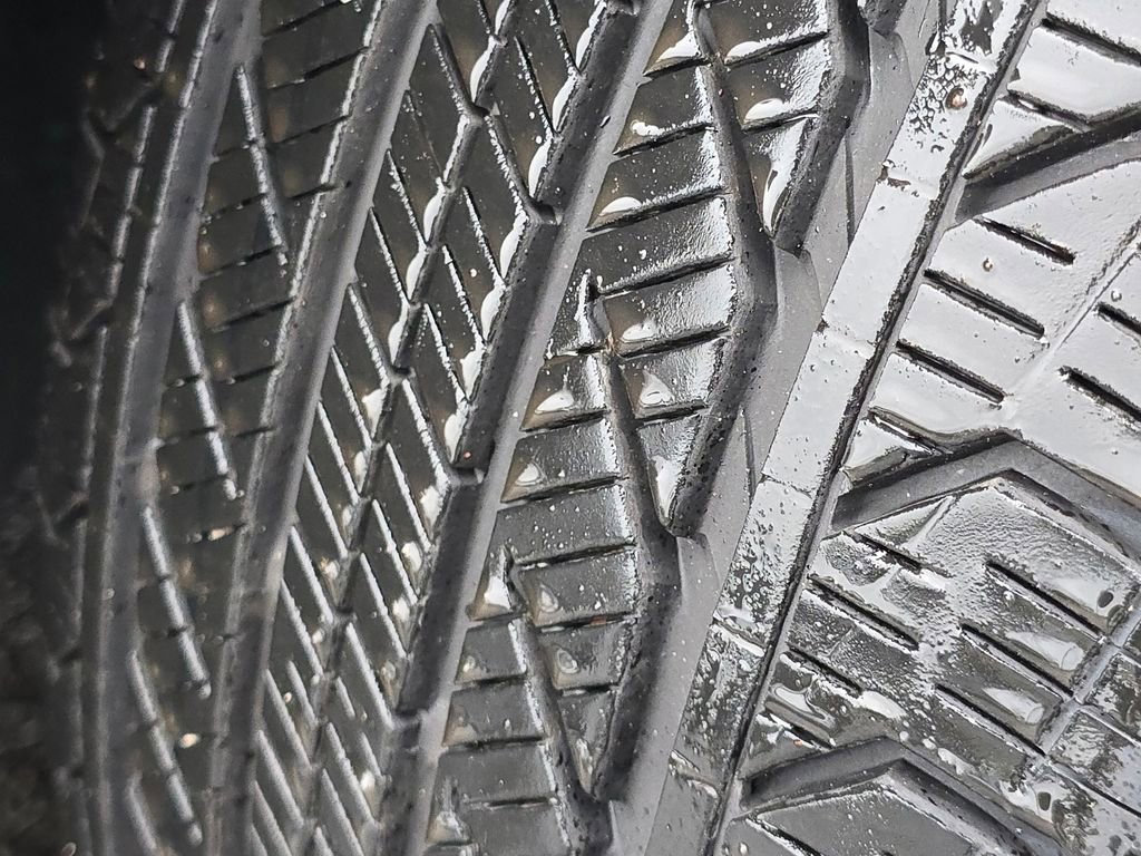 Used 2025 Mercedes-Benz GLC 300 4MATIC image 11