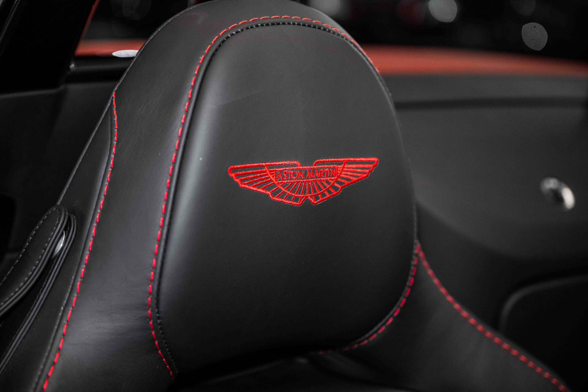 Used 2023 Aston Martin V12 Vantage Roadster image 5