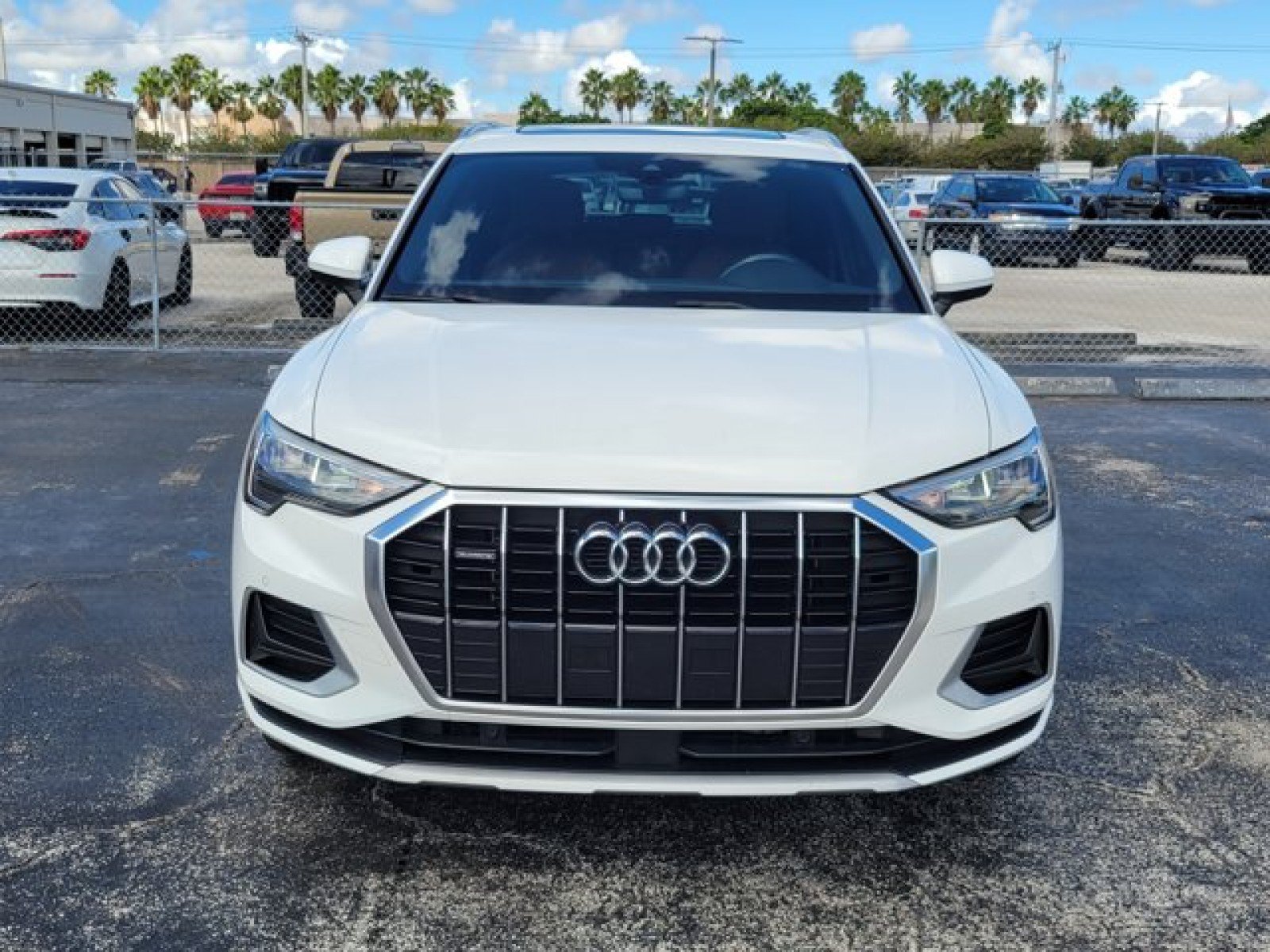 Used 2020 Audi Q3 2.0T Premium w/ Convenience Package AWD/4WD image 2