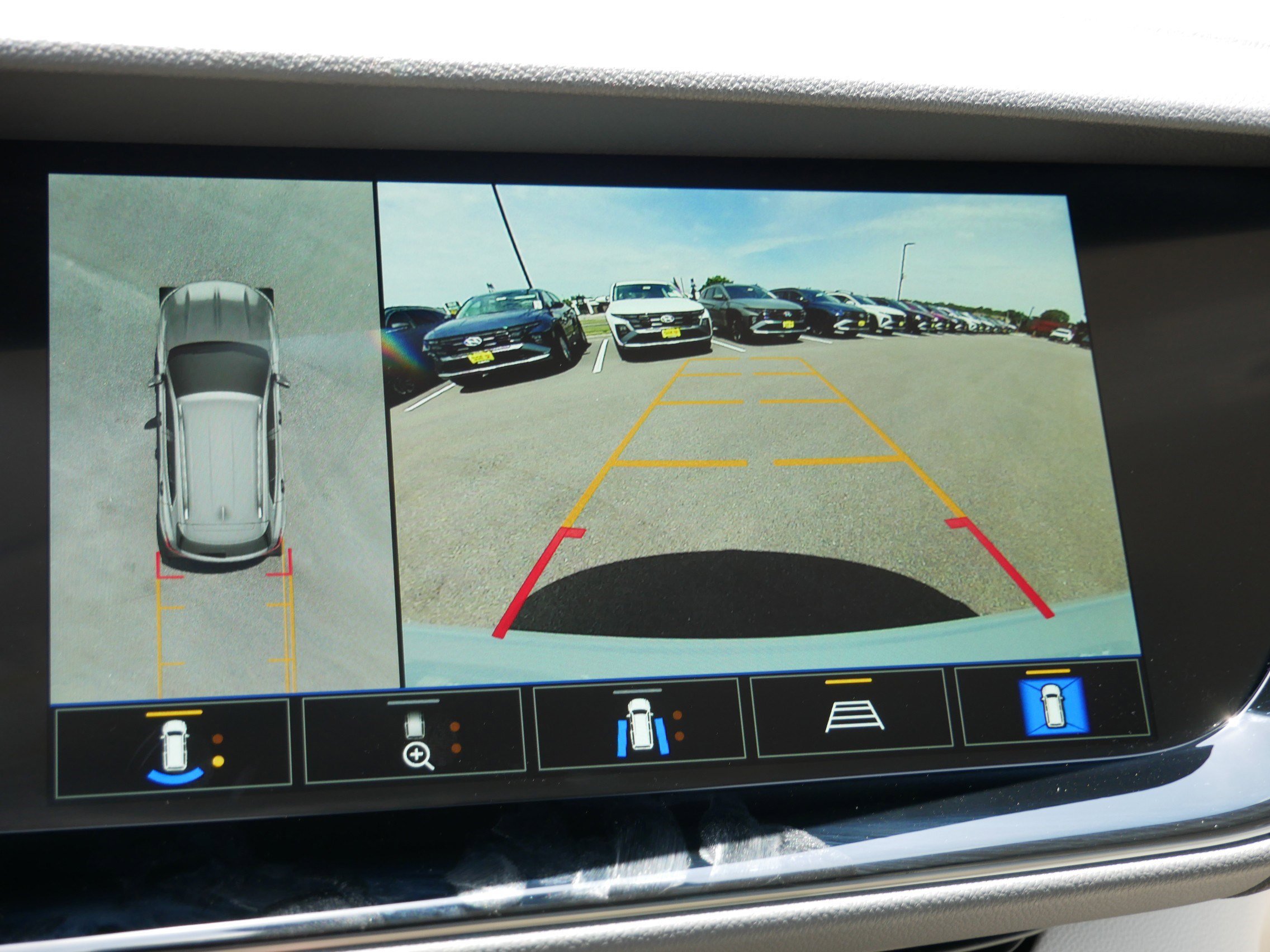 Used 2022 Buick Envision Avenir w/ Technology Package II AWD/4WD image 33