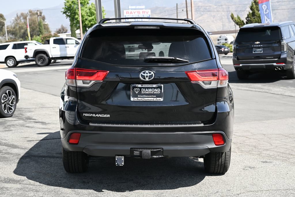 Used 2019 Toyota Highlander LE FWD image 6