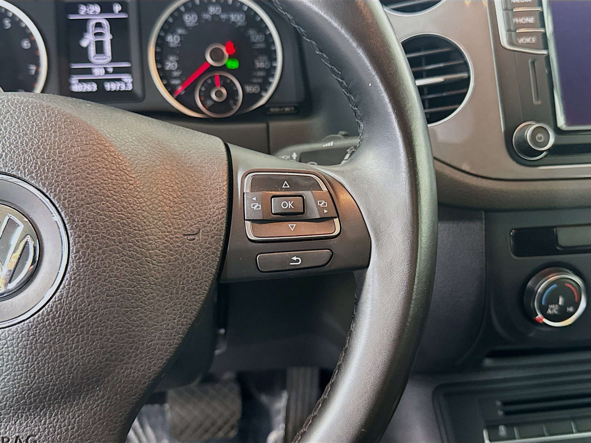 Used 2017 Volkswagen Tiguan S image 15