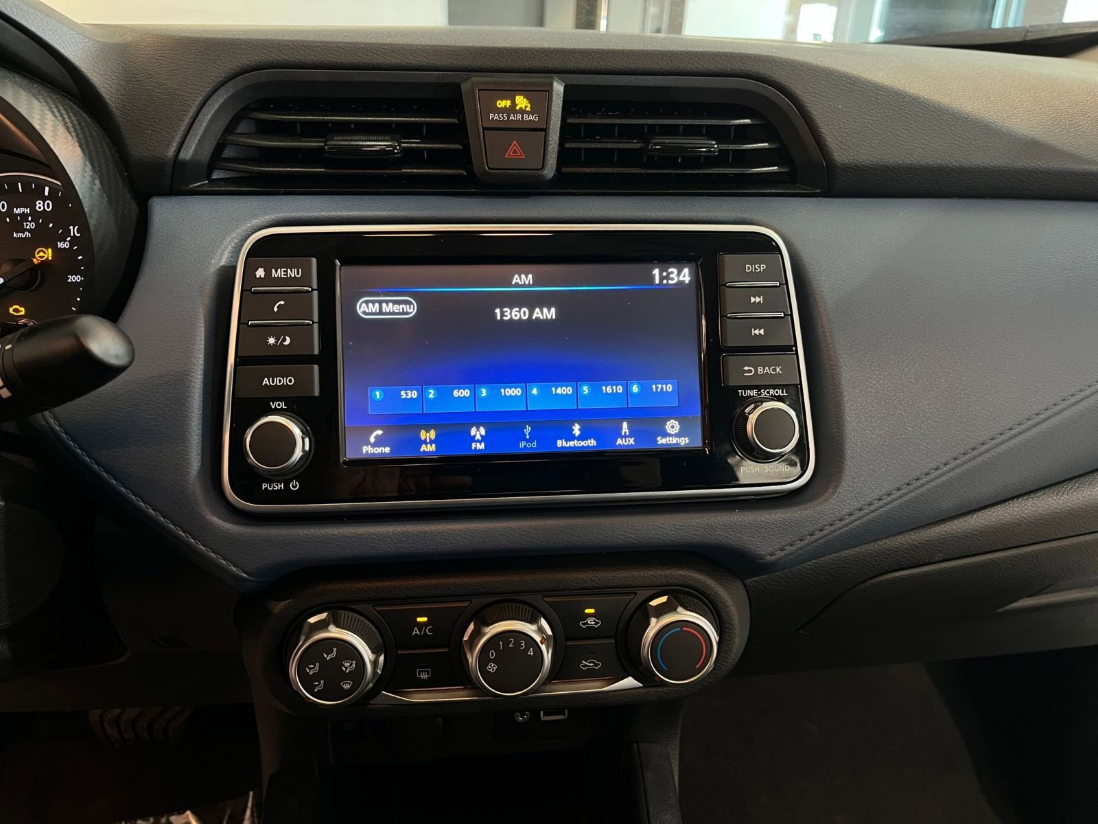 Used 2025 Nissan Versa SV image 17