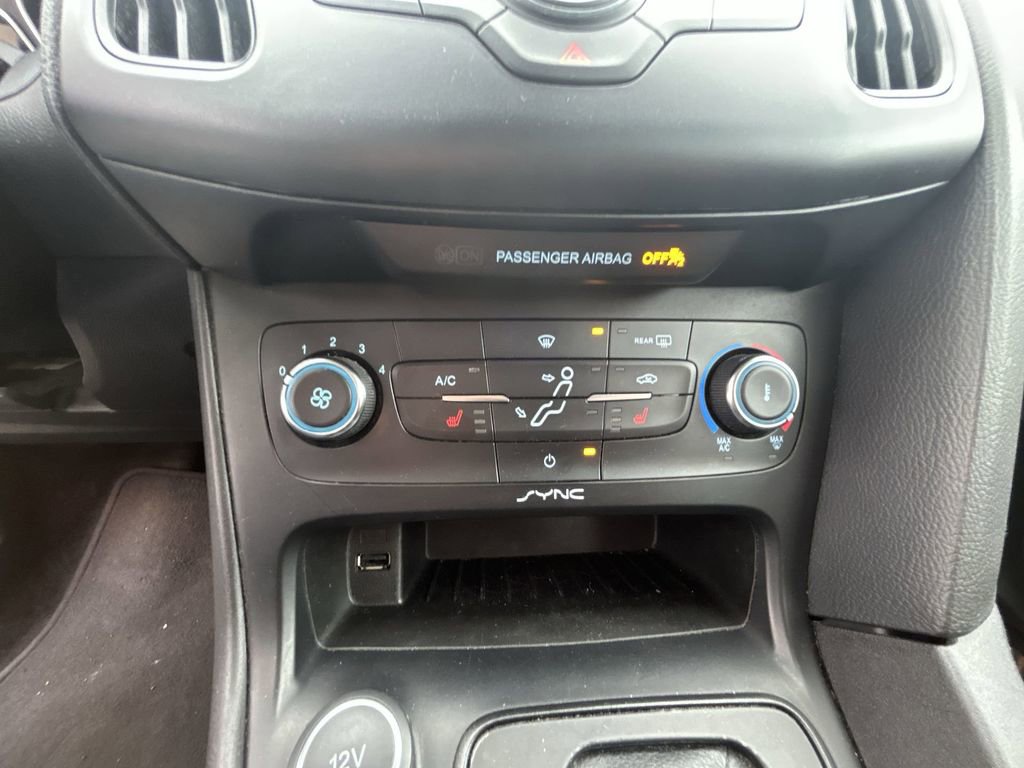 Used 2016 Ford Focus SE w/ SE Cold Weather Package image 18