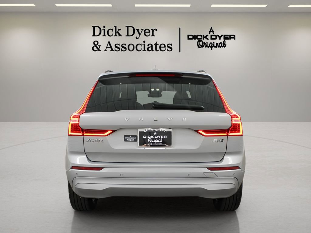 Used 2023 Volvo XC60 B5 Core w/ Climate Package AWD/4WD image 3
