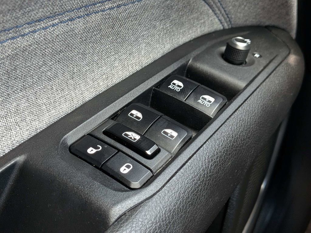 Used 2024 Jeep Compass Latitude image 23