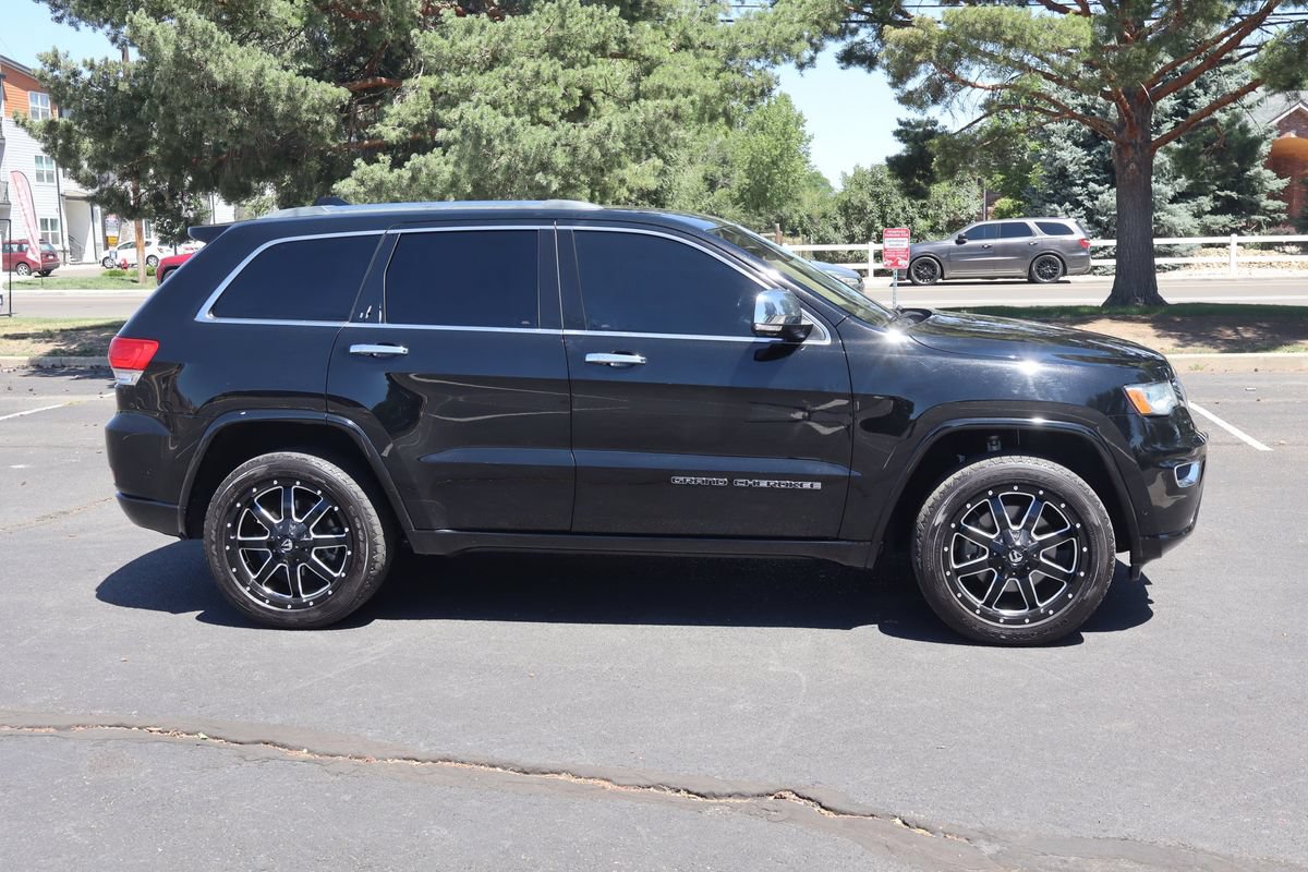 Used 2018 Jeep Grand Cherokee Overland AWD/4WD image 3