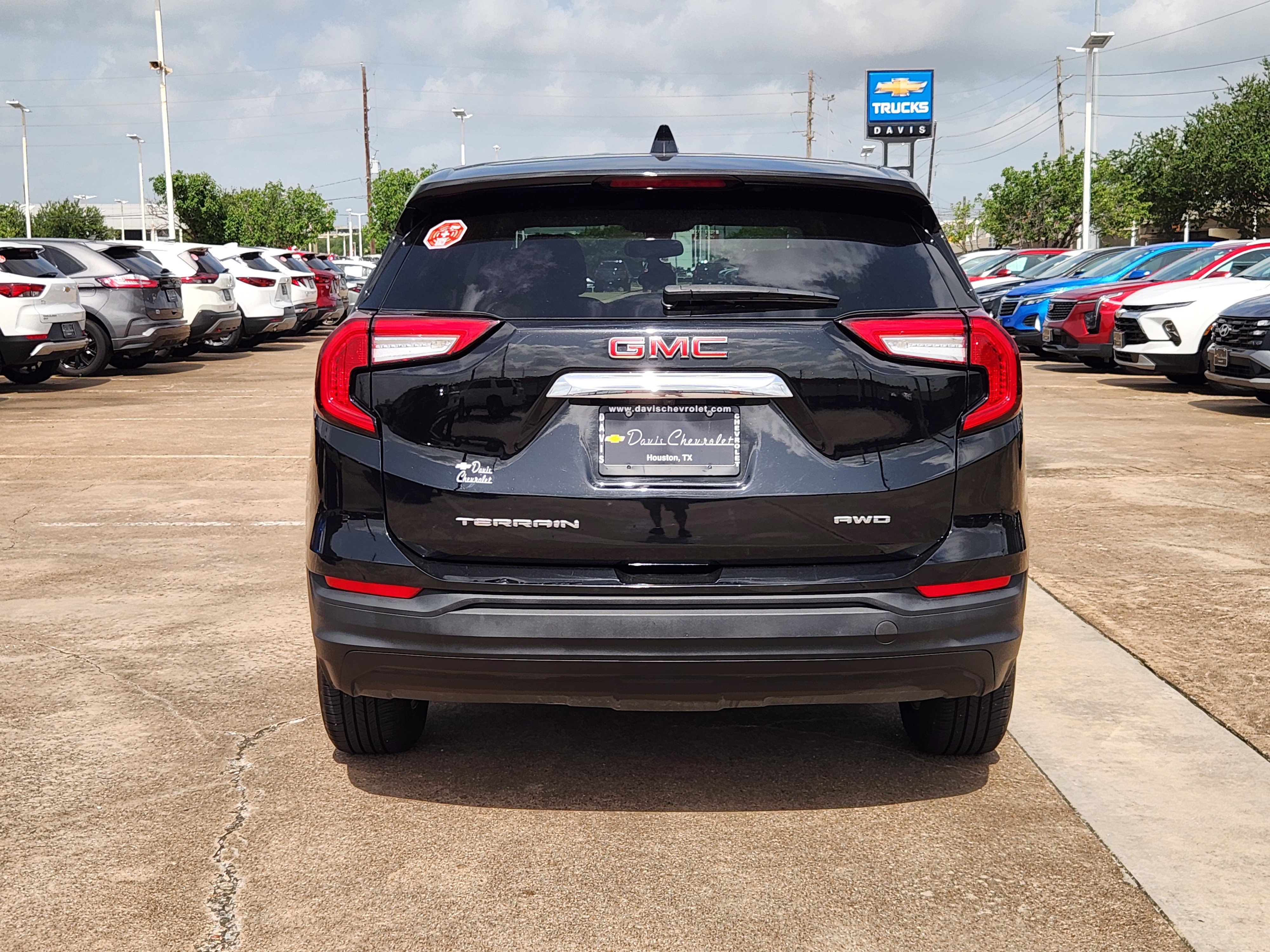 Used 2024 GMC Terrain SLE AWD/4WD image 7