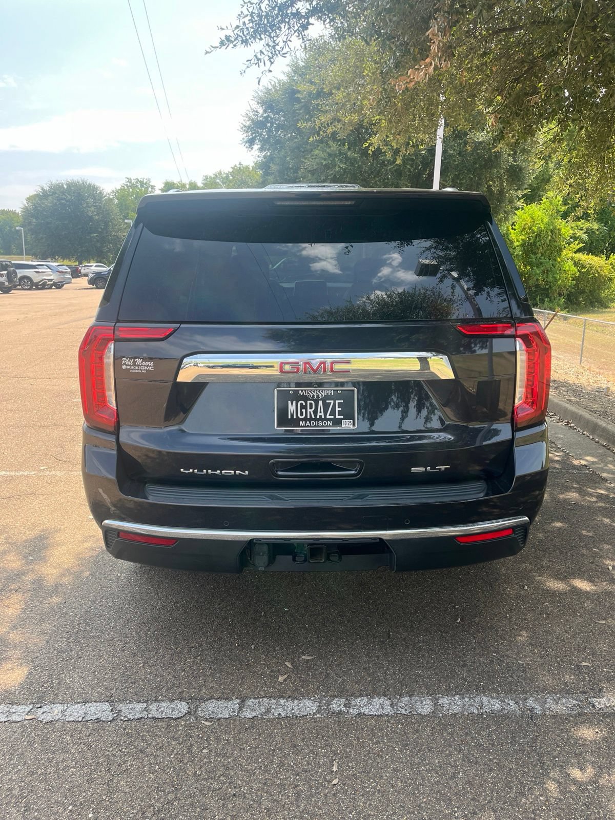 Used 2023 GMC Yukon SLT w/ SLT Premium Package RWD image 2