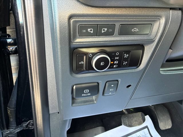 Used 2023 Ford F150 Platinum w/ FX4 Off-Road Package AWD/4WD image 26