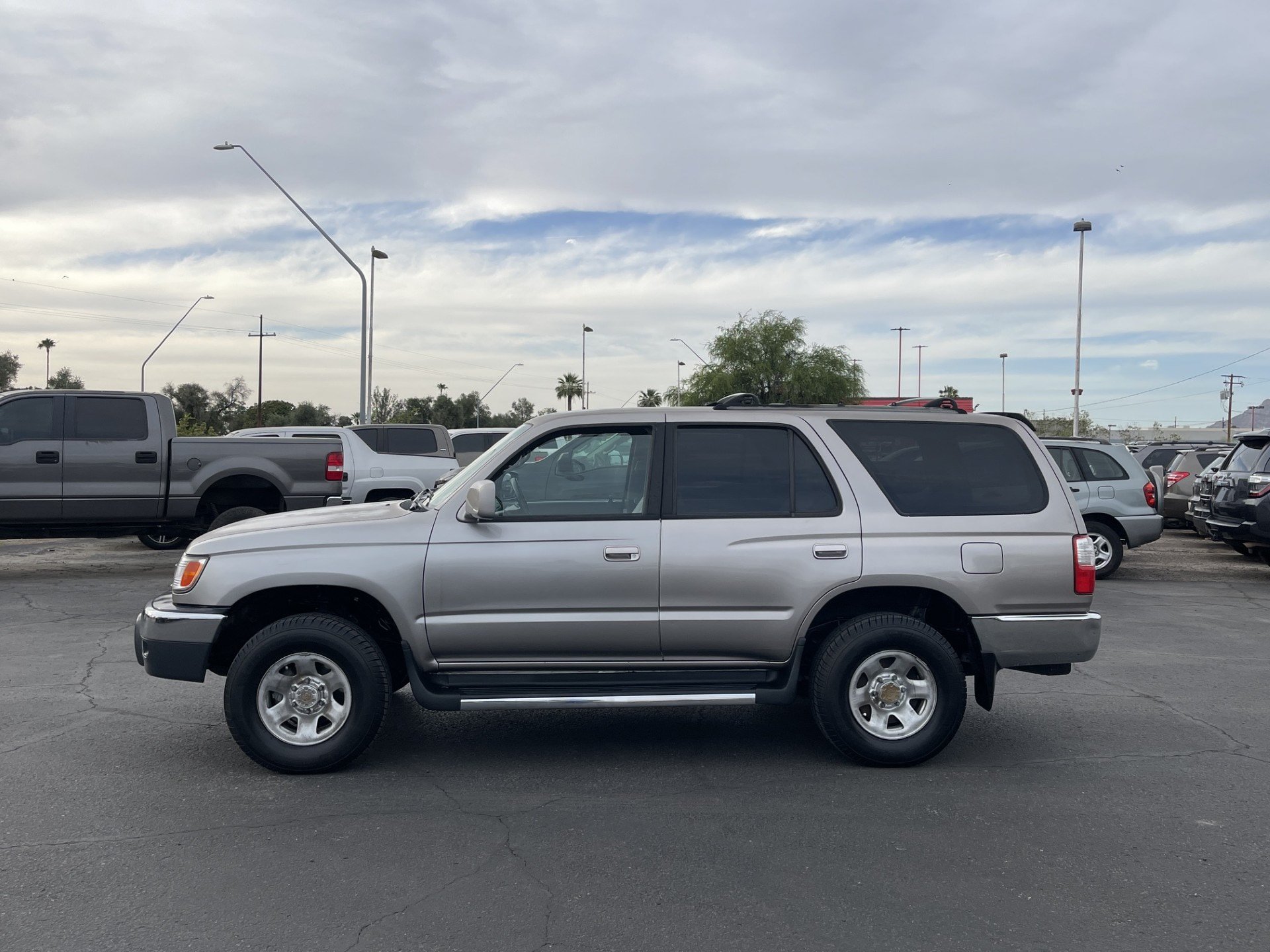 Used 2001 Toyota 4Runner SR5 RWD image 2