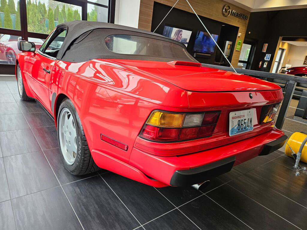 Used 1990 Porsche 944 Cabriolet RWD image 3