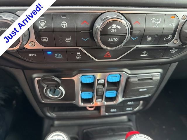 Used 2022 Jeep Wrangler Unlimited Sahara w/ Cold Weather Group AWD/4WD image 17
