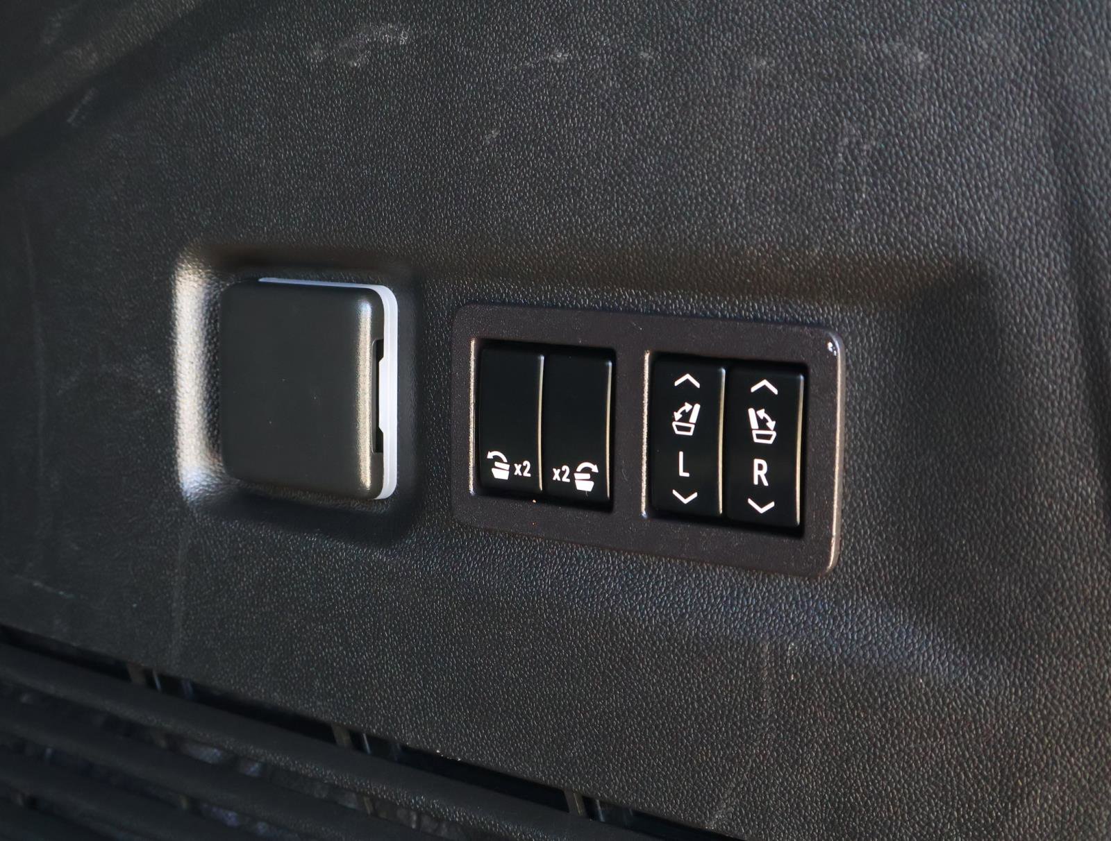 Used 2023 Chevrolet Suburban RST w/ Luxury Package image 26