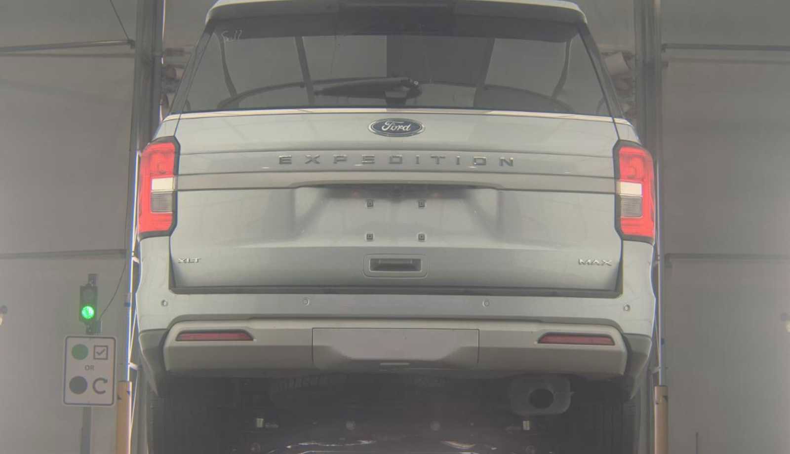 Used 2023 Ford Expedition Max XLT image 6