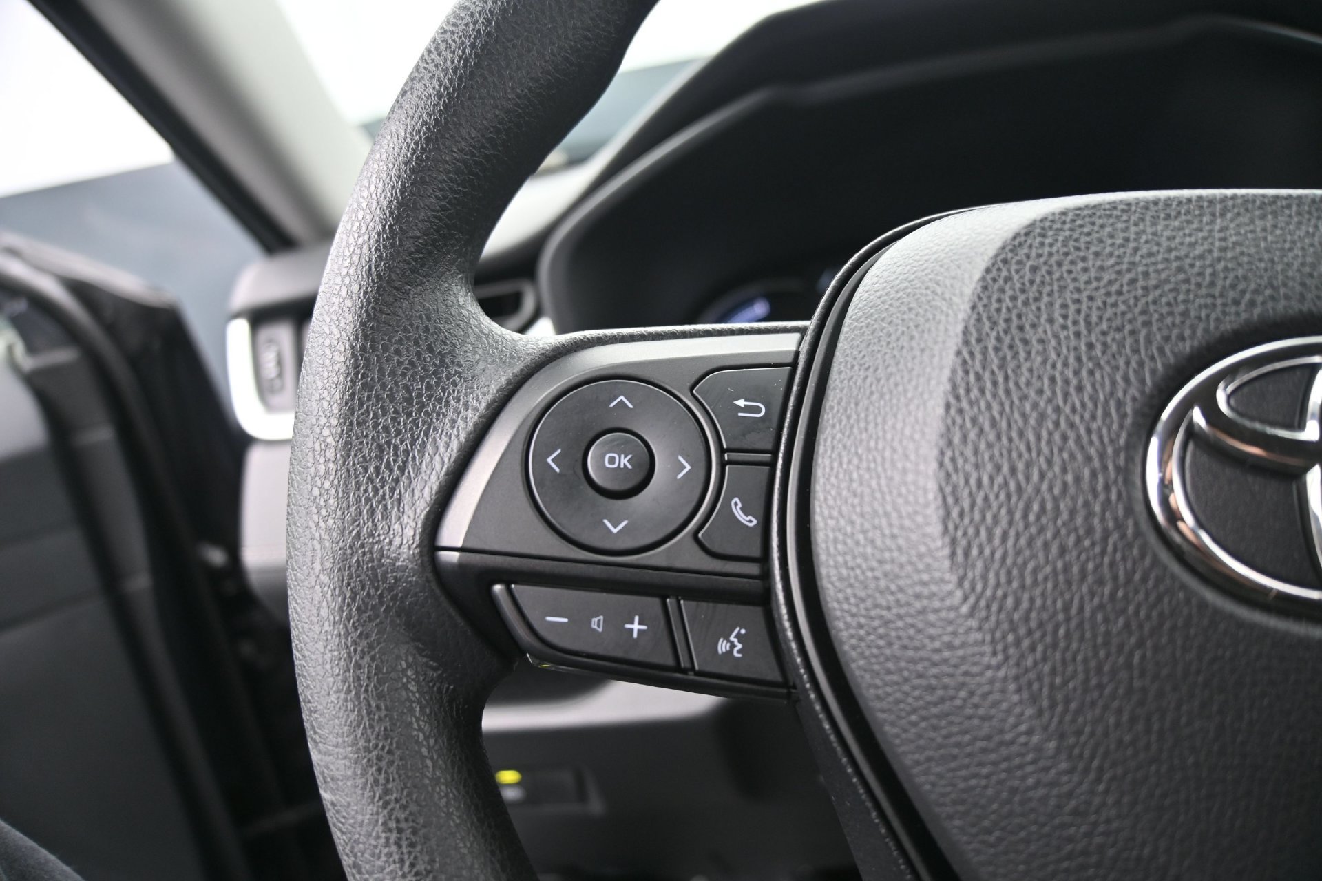 Used 2025 Toyota RAV4 LE AWD/4WD image 21
