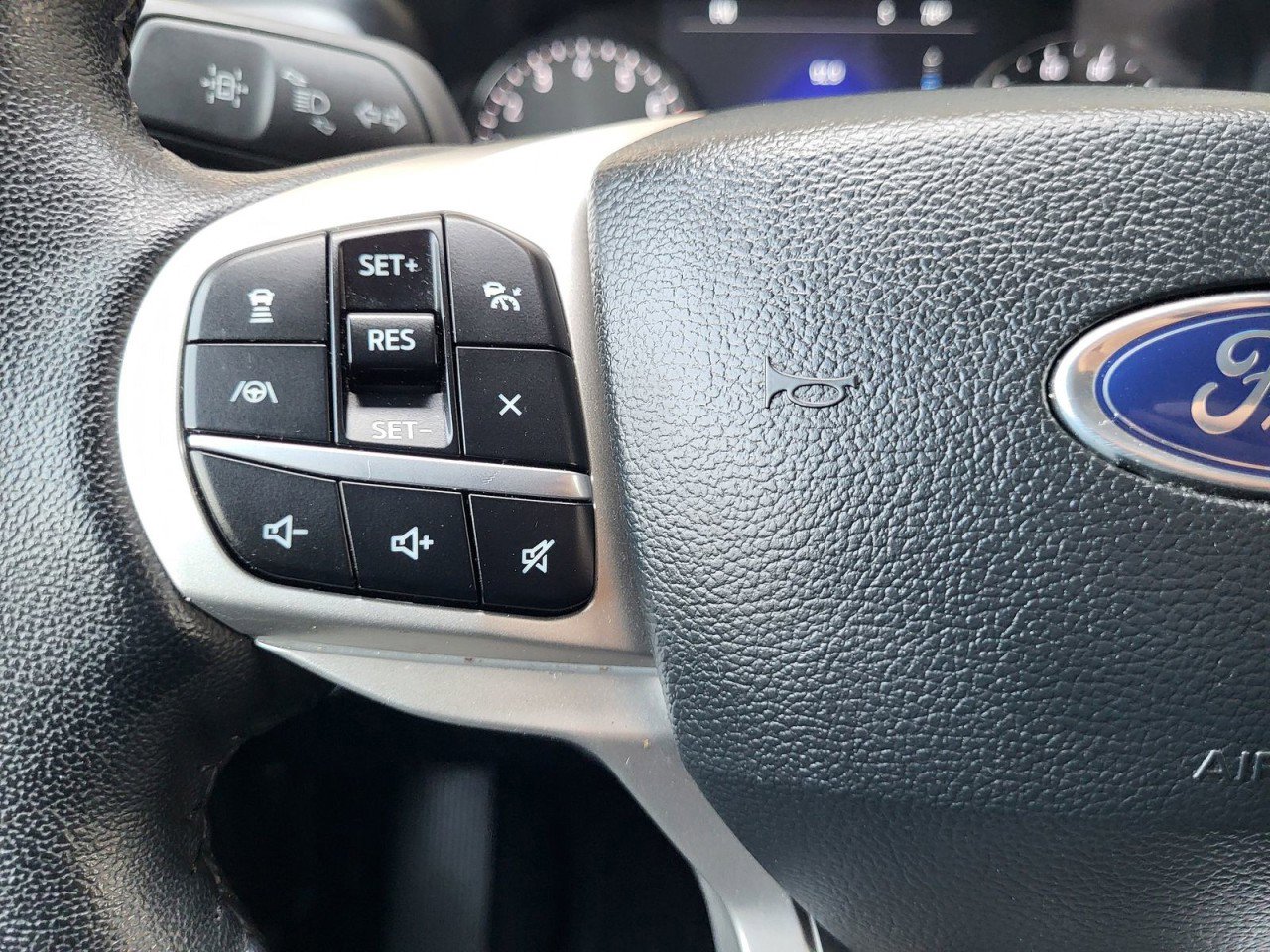Used 2023 Ford Explorer Limited image 7