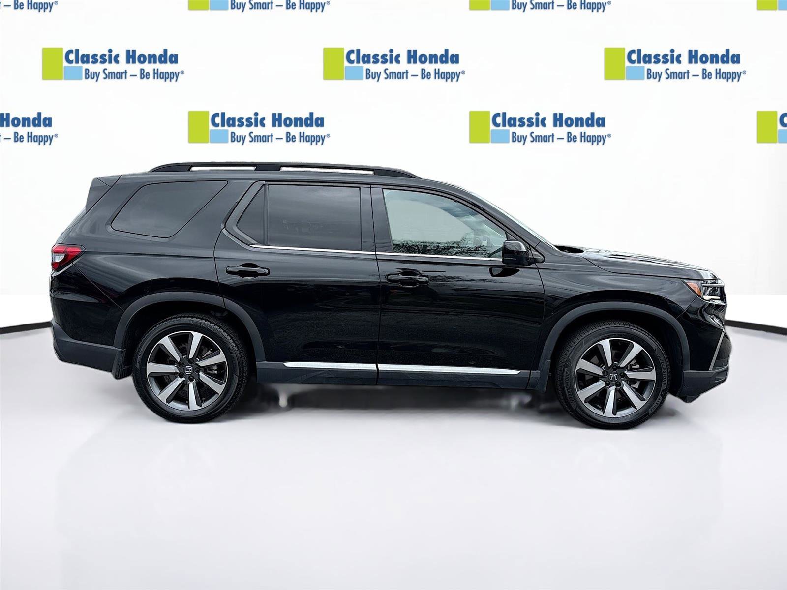 Certified 2025 Honda Pilot Touring image 9