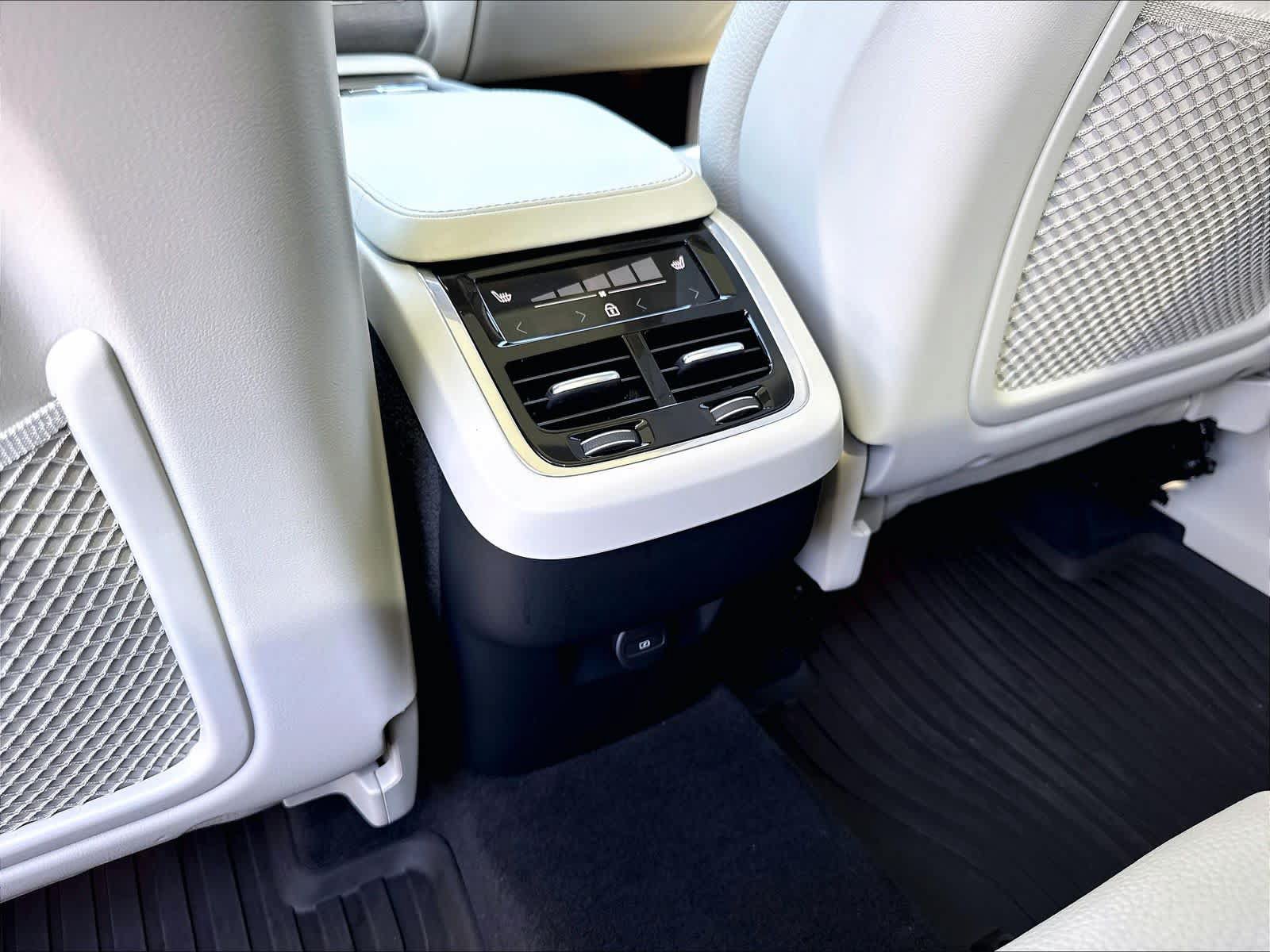 Used 2023 Volvo XC90 B6 Plus w/ Protection Package Premier AWD/4WD image 39