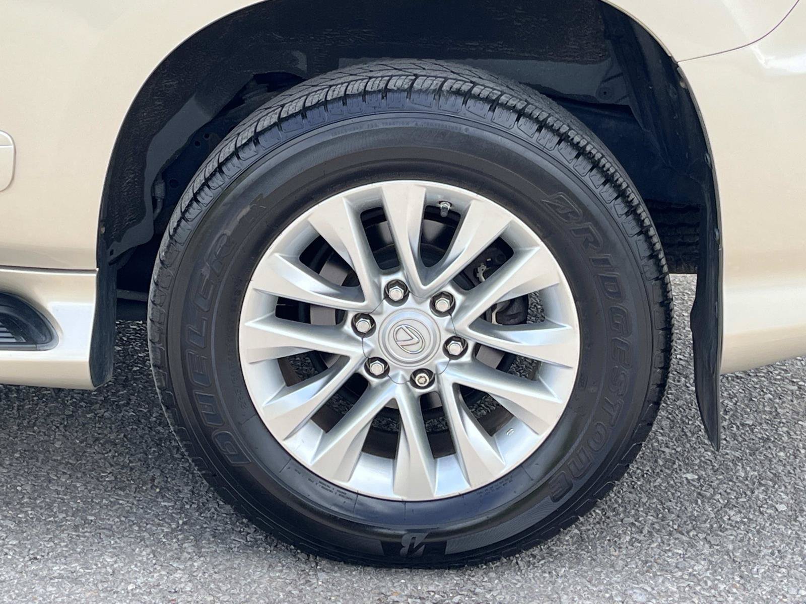 Used 2015 Lexus GX 460 w/ Premium Package AWD/4WD image 12